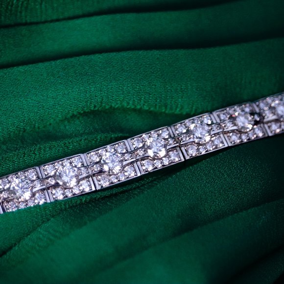 18k White Gold And Diamond Tennis Bracelet - Picture 1 of 5